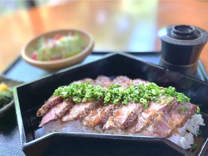 国産和牛ステーキ丼
