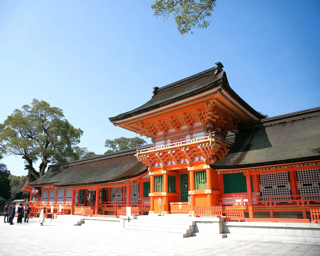 宇佐神宮の鳥居と本殿